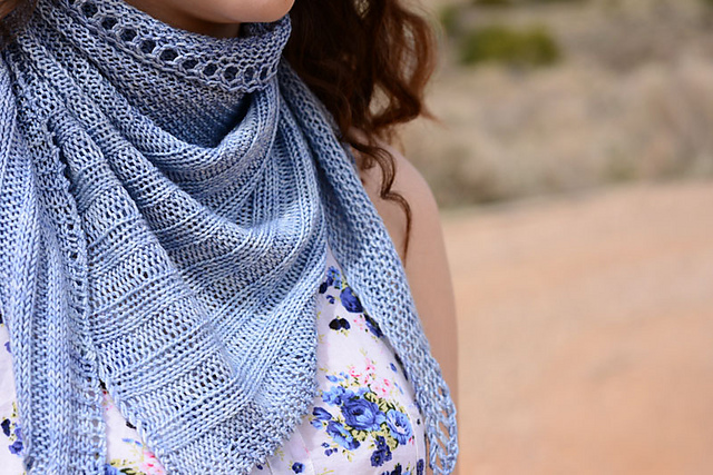 Wayland shawl by Amor Esperanza. (© Crave Yarn)