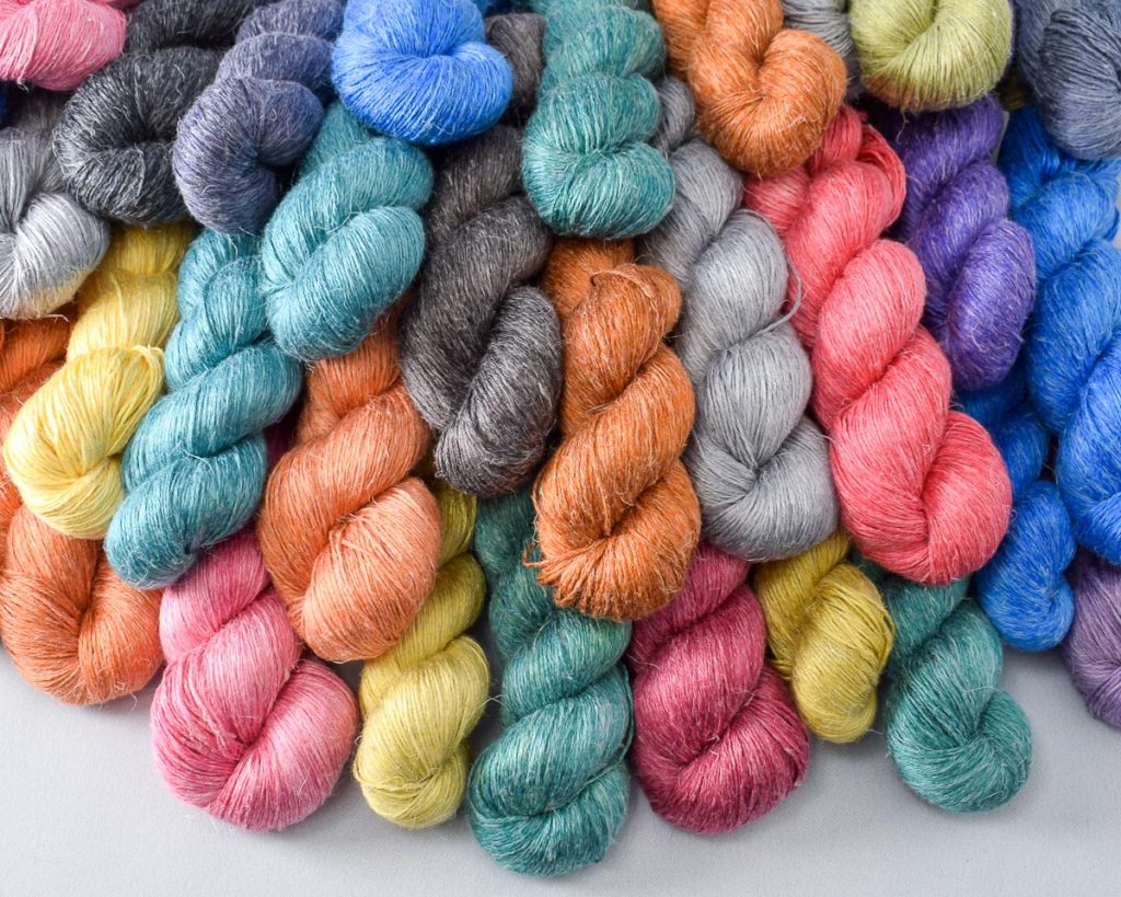 Miss Babs Damask – Hand-dyed silk and linen yarn