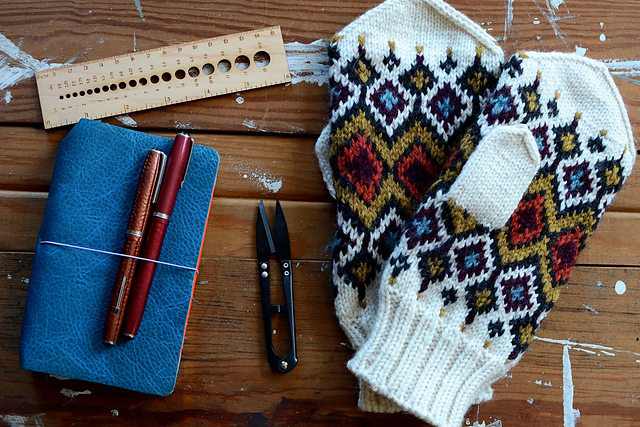 Must Make Monday – Hickory Mittens