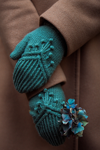 Must Make Monday: Snowdrop Hat and Mittens
