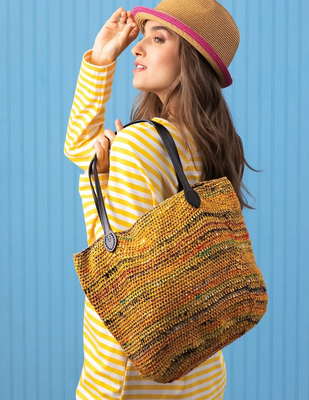 The "Sunny" tote bag pattern designed by Gayle Bunn for Noro Magazine Issue 26