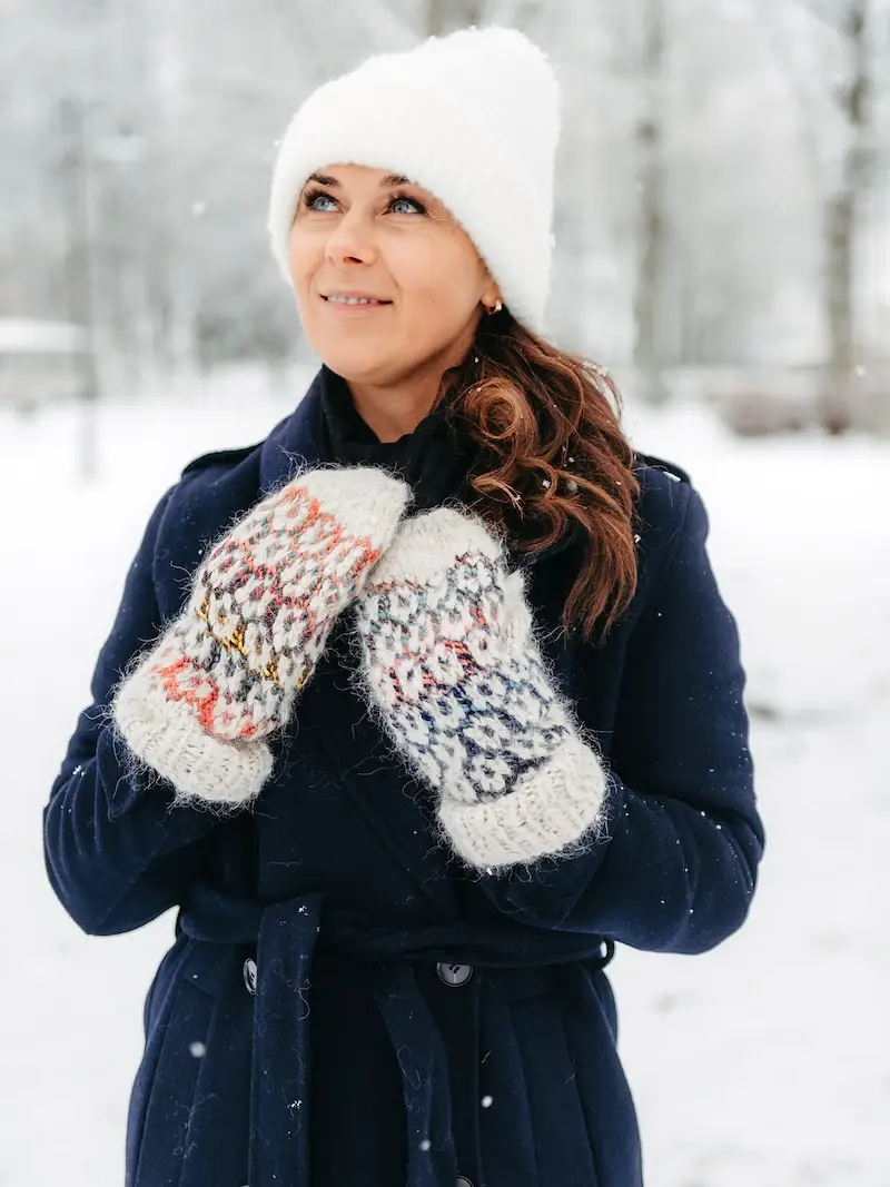 Fidda Mittens pattern by Zanete Knits