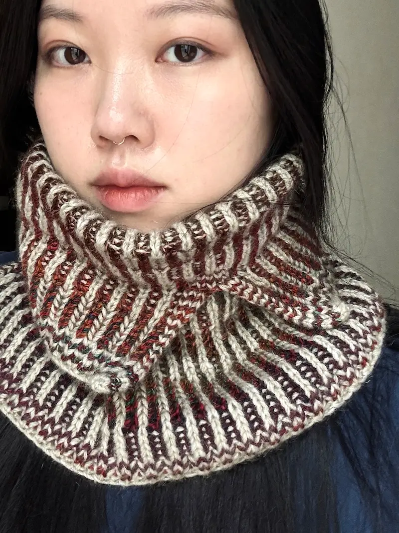 Kinloch Cowl pattern by Skeinny Dippin.