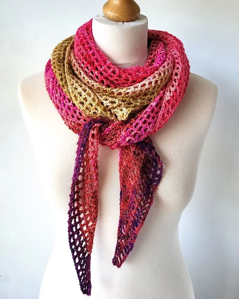 Riffle Mini Neck Scarf pattern by Carmen Heffernan
