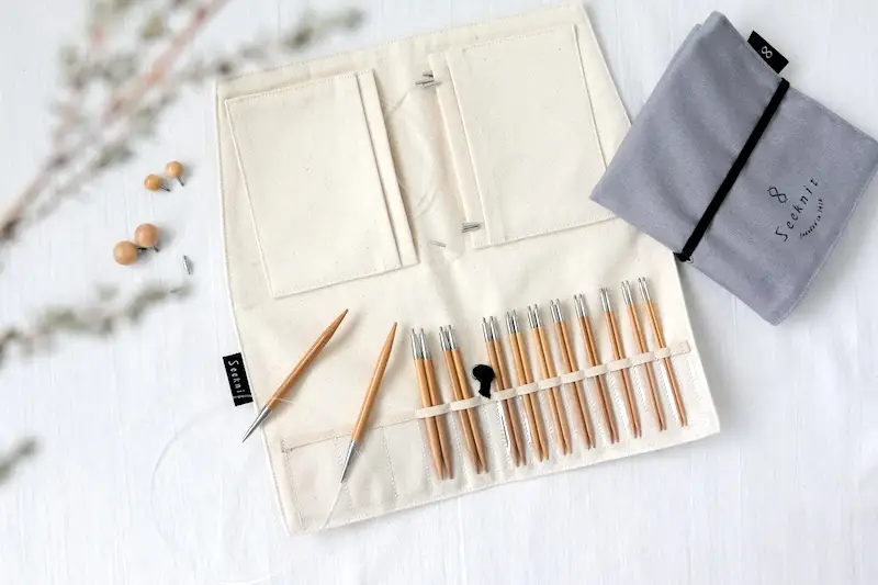 A set of Seeknit Curve interchangeable needles in a white canvas case.