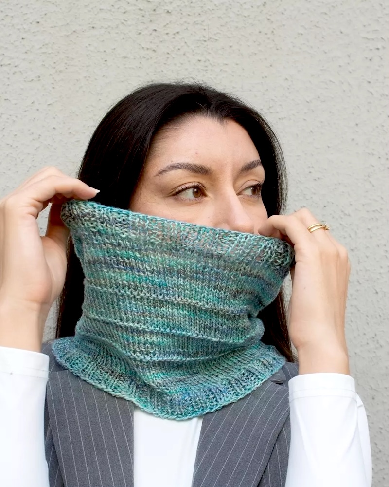 Torzal Cowl pattern by Malabrigo Yarn.